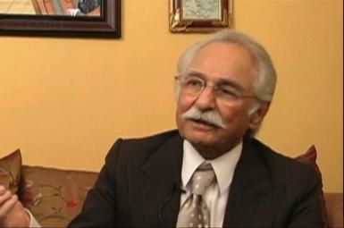 اعتراض خانواده تورج نگهبان به نوحه‌خوانی بر اساس ترانه «ای ایران ایران» در حضور خامنه‌ای