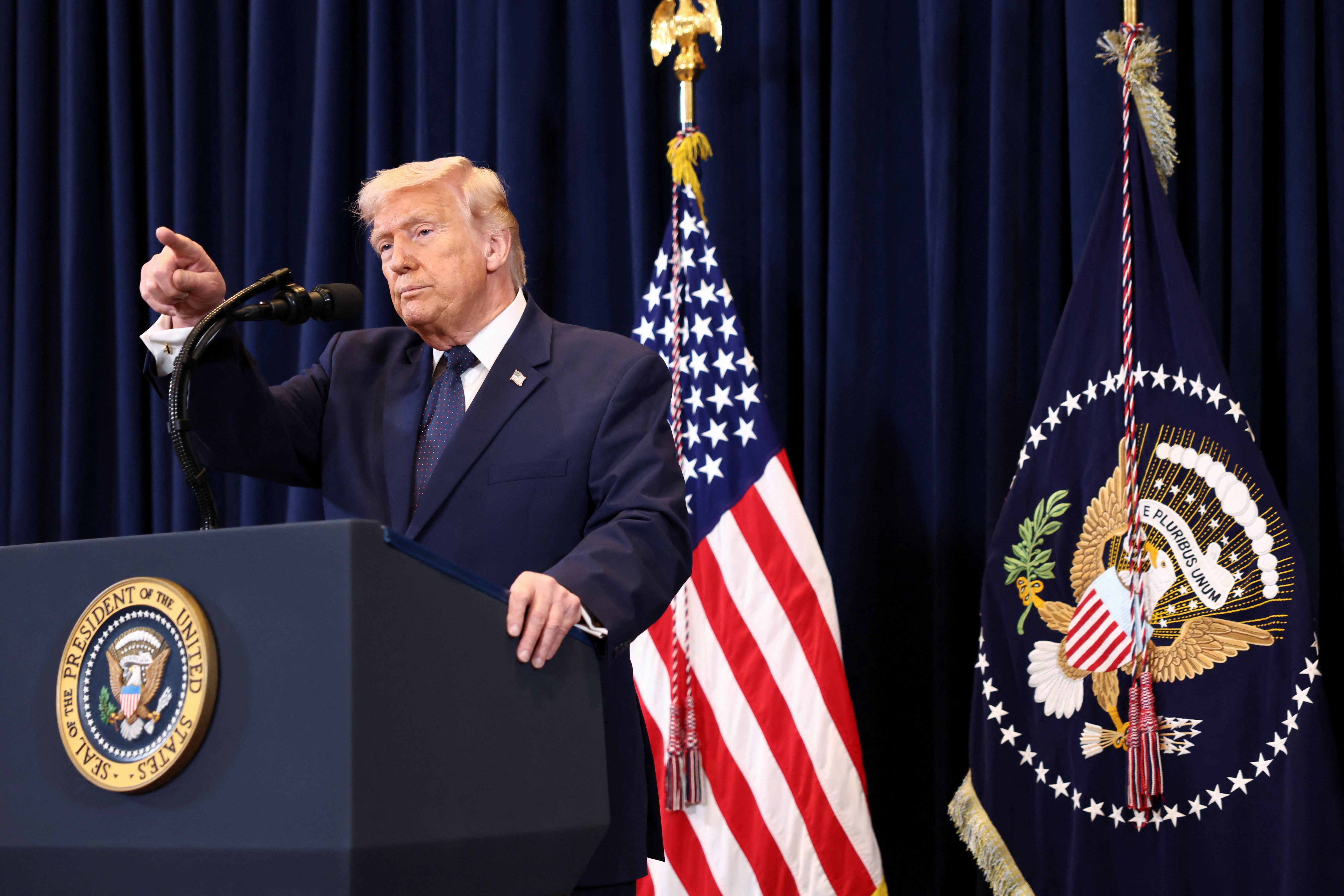 ترامپ: حملات وقتی تمام می‌شود که تهدیدی از سوی رژیم ایران علیه آمریکا و متحدان ما نباشد