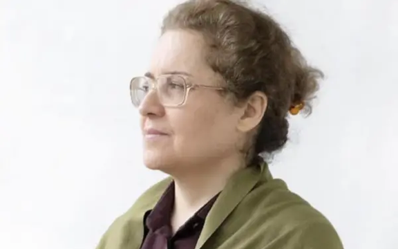 صدیقه وسمقی، زندانی عقیدتی، در پی وخیم شدن وضعیت جسمانی از اوین به بیمارستان منتقل شد