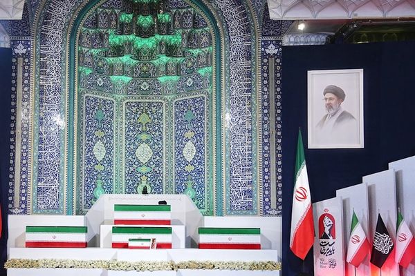 تشييع "تابوت" خامنئي.. حين تتحول الطقوس الدينية إلى أداة سياسية