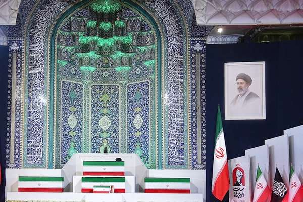 تشییع یک تابوت؛ تلاش جمهوری اسلامی برای تطهیر یک دیکتاتور