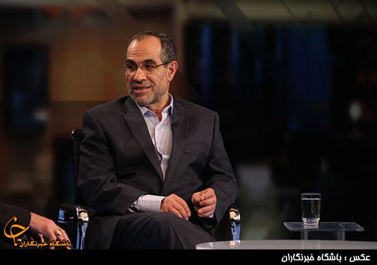 زهرانی یکی از مقالات خود را برای تریتا پارسی، برادر روزبه، فرستاده بود