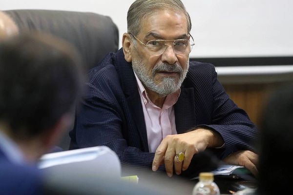 واکنش شمخانی به هشدار ترامپ: دست مداخلهگر را قطع خواهیم کرد