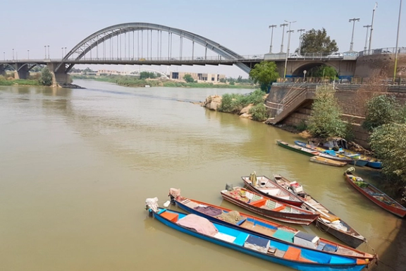 آتشنشانی خرمشهر: دستکم سه نفر در حادثه غرق شدن قایق گردشگری در کارون جان باختند