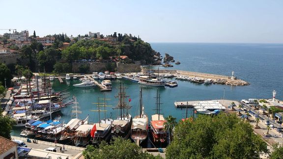 روزنامه همشهری: سفر به استانبول از مسافرت به شهرهای جنوبی ایران ارزانتر تمام میشود