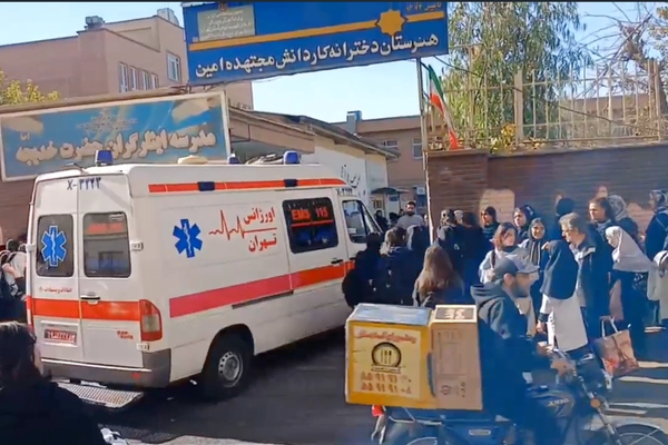 نقل 3 طالبات بمدرسة في طهران إلى المستشفى بعد الاعتداء عليهن وتعرضهن لانتهاكات جسدية مهينة
