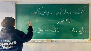 نسلی که پیش از «بالغ شدن» معترض شد؛ نوجوانان ایران در میانه ترس، خشم و بیآیندگی