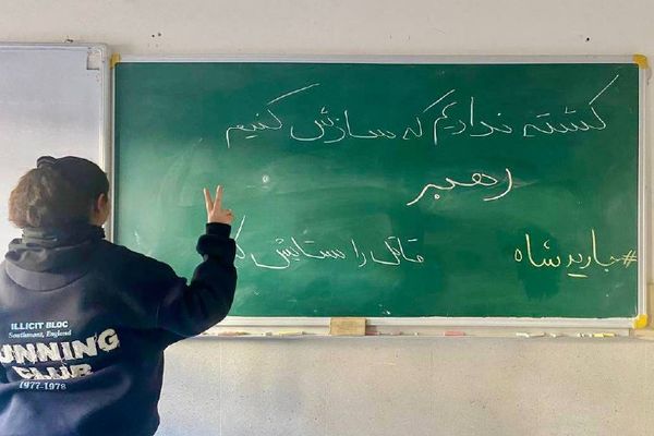 نسلی که پیش از «بالغ شدن» معترض شد؛ نوجوانان ایران در میانه ترس، خشم و بیآیندگی