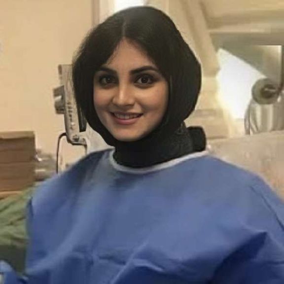 روزنامه اعتماد: علیه پرستو بخشی امضا جمع کرده بودند و حقوقش را نصف کردند