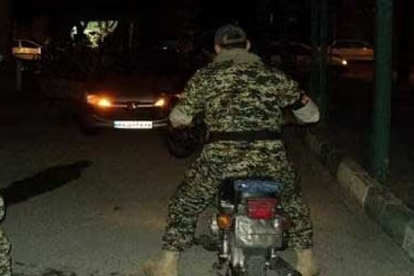 مقتل شابين وإصابة آخر على يد عناصر الأمن الإيراني في همدان