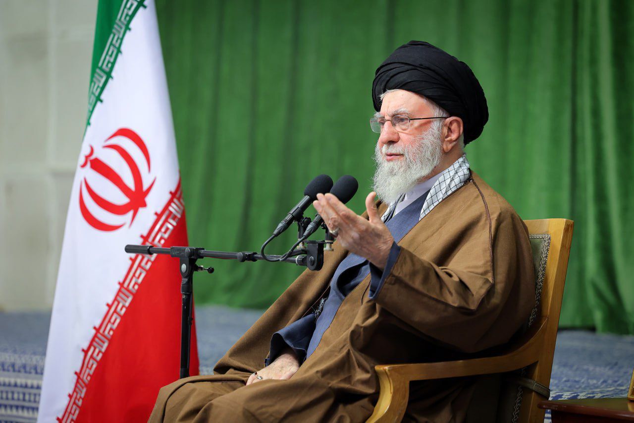 خامنه‌ای پس از قطع اینترنت مردم ایران: در مقابل کسانی که تخریب‌گرند، کوتاه نخواهیم آمد