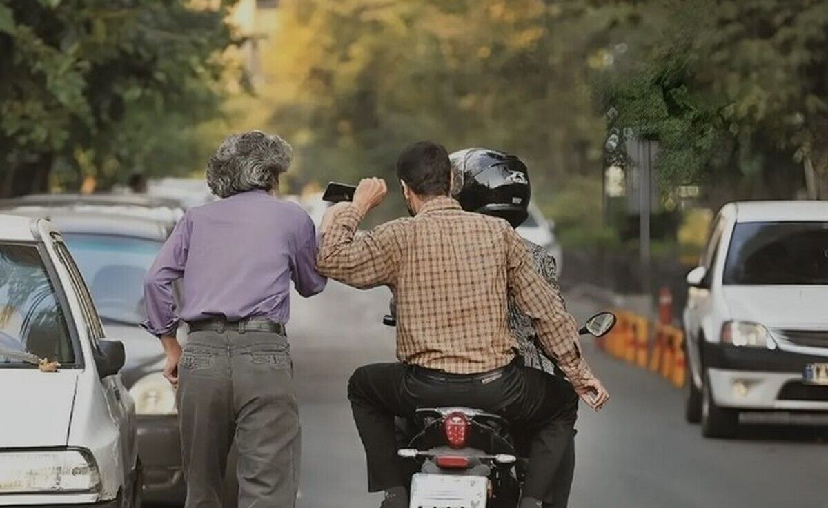 راهکار دادگستری تهران برای جلوگیری از سرقت: موبایلتان را در ملا عام نشان ندهید