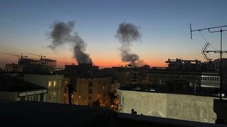 از میان دود، تاریکی، روزمرگی؛ روایتهای شهروندان از جنگ در ایران