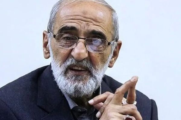 ممثل المرشد في صحيفة "كيهان": يجب معاقبة الاتحاد السعودي ومنعه من دخول إيران للأبد