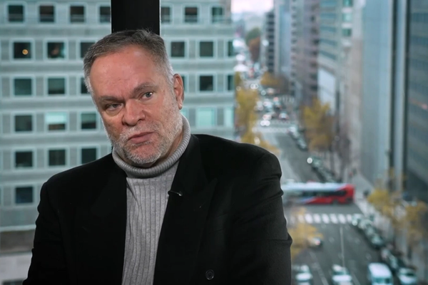 Ex-CIA agent says weakened Islamic Republic won't go down without a fight