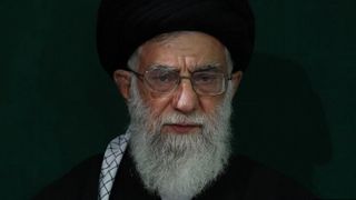 خدعه تازه خامنهای؛ تلاش برای تبرئه جمهوری اسلامی و ثبت شکست به نام ایران و ملت ایران