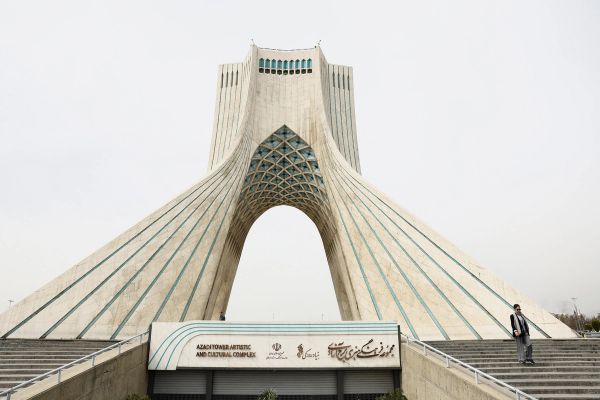 The tipping point: How regimes really collapse