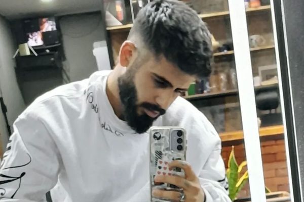 عرشیا احمدپور، بوکسور ۱۸ ساله به دست نیروهای سرکوب در اصفهان، کشته شد