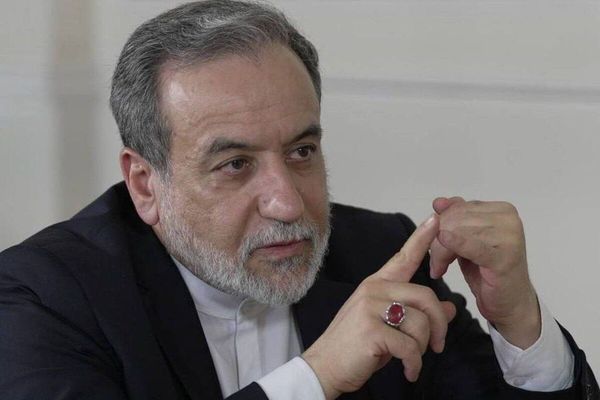 عراقچی: حتی با وجود هزینههای سنگین و جنگ، از غنیسازی صرفنظر نمیکنیم