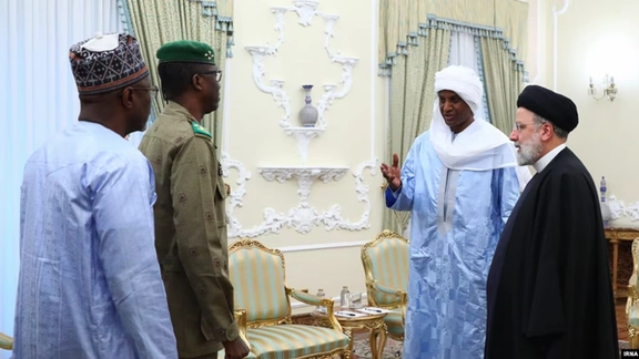 النيجر تبيع مئات الأطنان من اليورانيوم المكرر إلى إيران.. سرًا