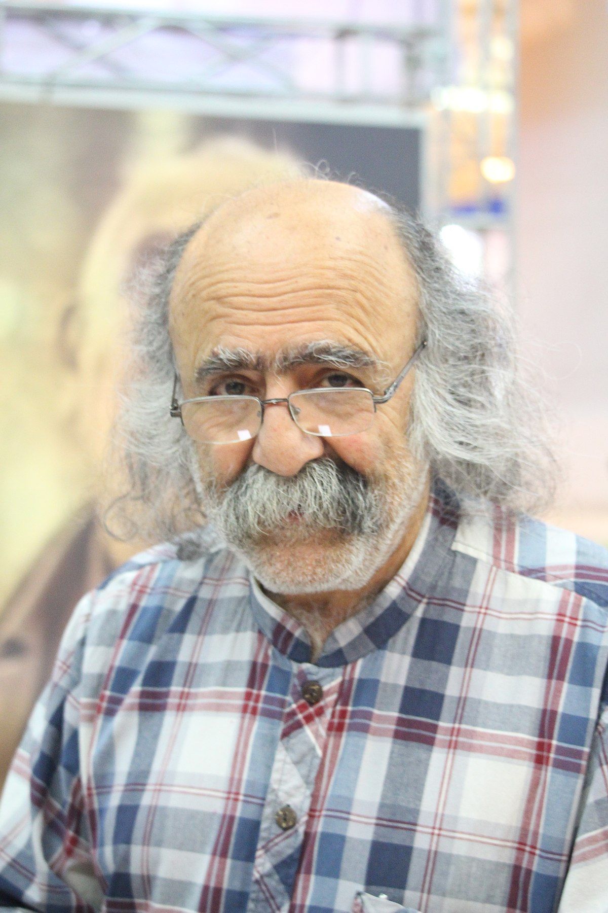 کیوان صمیمی هشدار داد در صورت انتقال به بند جرایم قتل زندان کرج اعتصاب غذا خواهد کرد