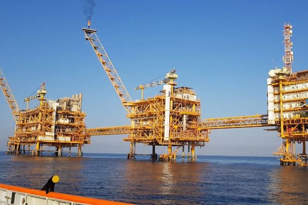 یک مقام ایرانی به رویترز: جمهوری اسلامی کنترل منابع نفت و مواد معدنی را به آمریکا نمیدهد