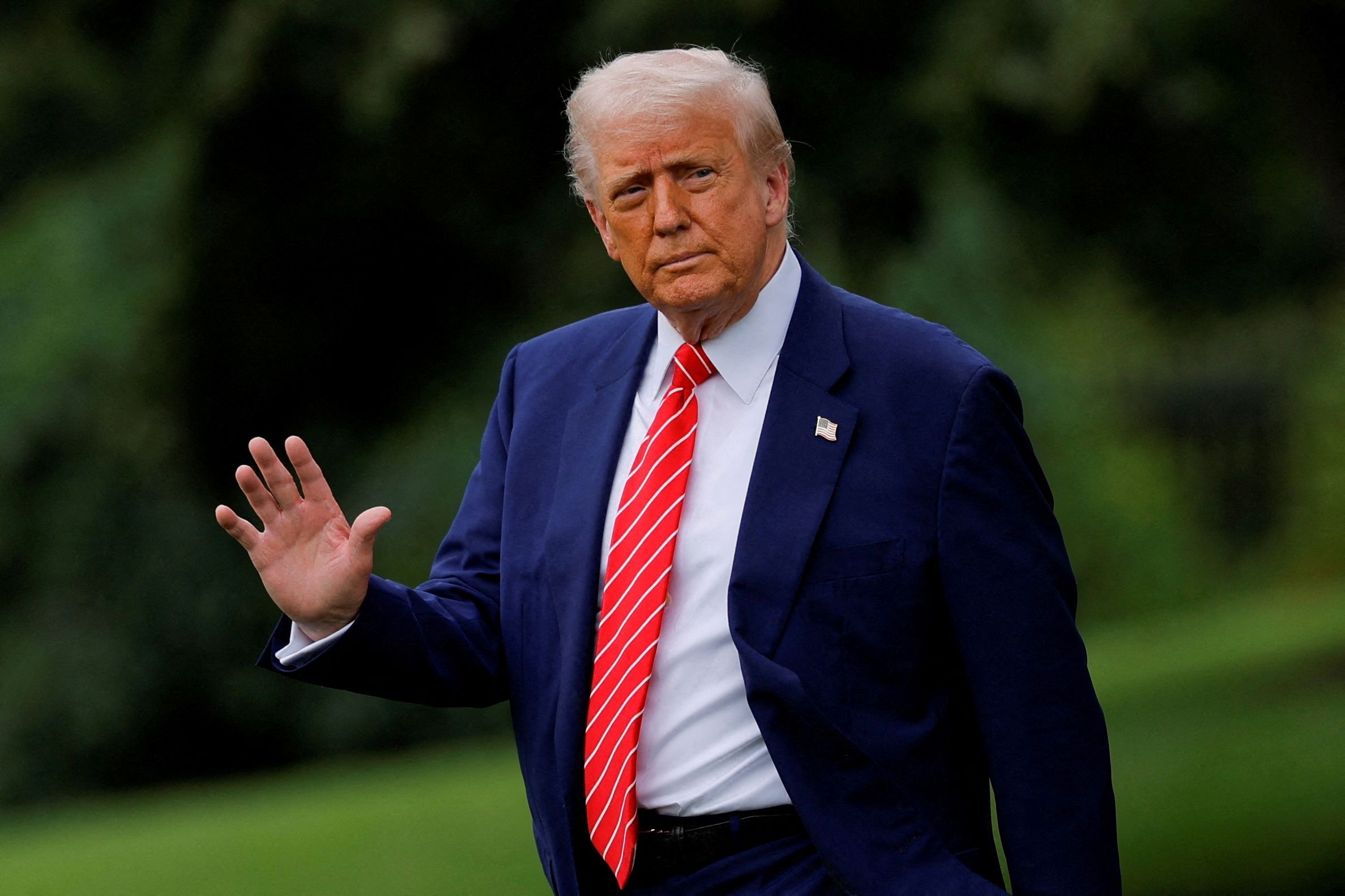 ترامپ با «دور زدن» کنگره ۴.۹ میلیارد دلار کمک خارجی را لغو کرد