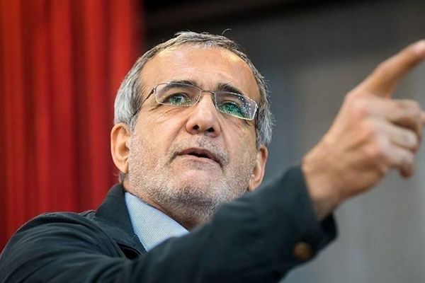 الرئيس الإيراني المنتخب يطلب من الحكومة الحالية عدم عزل وتعيين مسؤولين حتى تسلم مهامه