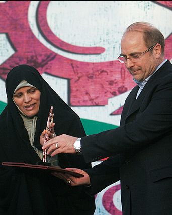 مدیرمسئول پیشین کیهان: آیا مردم حق ندارند بغضشان از خبر سیسمونی خانواده قالیباف بترکد؟