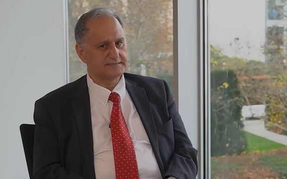 نماینده ایرانیتبار پارلمان آلمان: بابت مشارکت در انقلاب ۵۷ از نسل جوان عذرخواهی میکنم