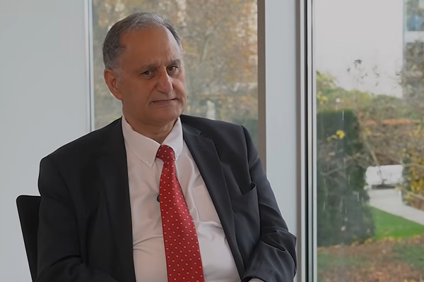 نائب ألماني من أصل إيراني: أعتذر عن مشاركتي في ثورة 1979 وعلى أوروبا التشدد أكثر مع طهران