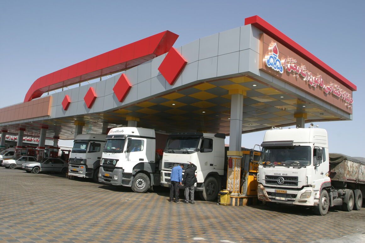 دولت برای مهار اعتصاب کامیون‌داران به رانندگانی که بار حمل کردند سوخت تشویقی داد