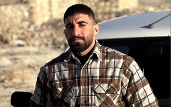 پیکر امید سرلک پس از به آتش کشیدن تصویر خامنهای در الیگودرز پیدا شد