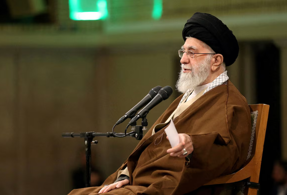 خامنه‌ای تسلیم مذاکره مستقیم با ترامپ شد