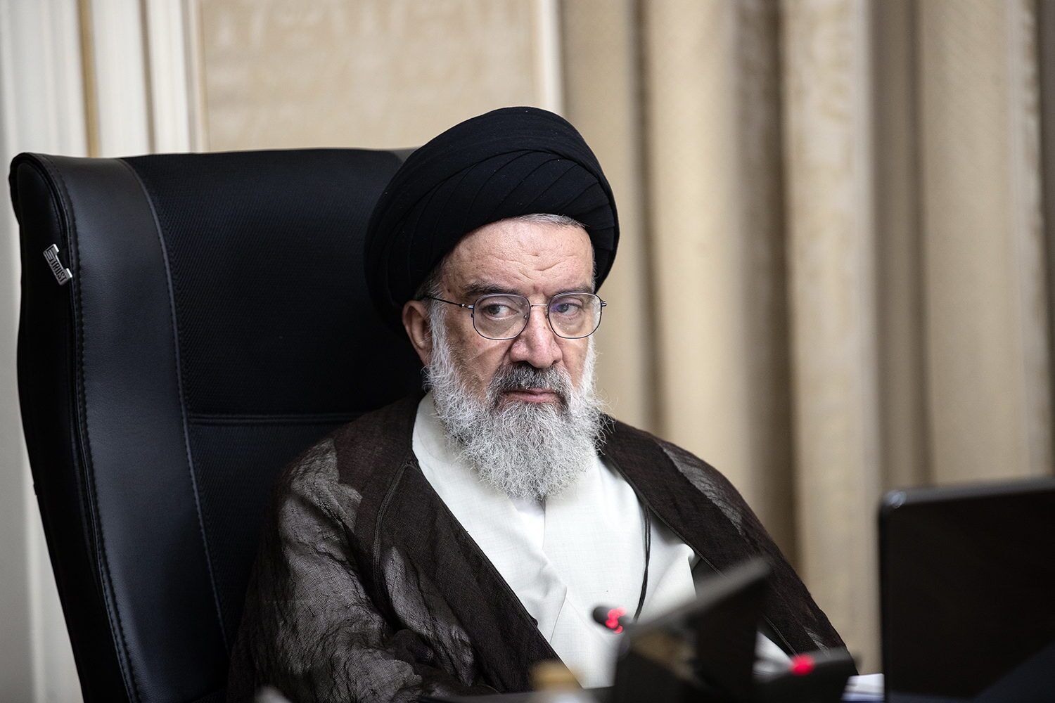 عضو مجلس خبراء القيادة الإيراني: مصطلح "الحجاب الإجباري" من صنع الأعداء 