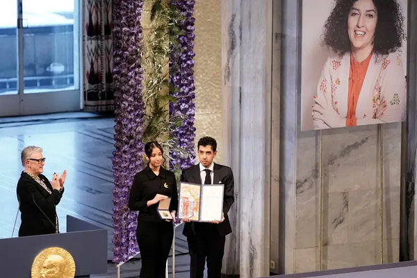 منح جائزة نوبل لنرجس محمدي تزامنا مع بدء إضرابها عن الطعام في السجن