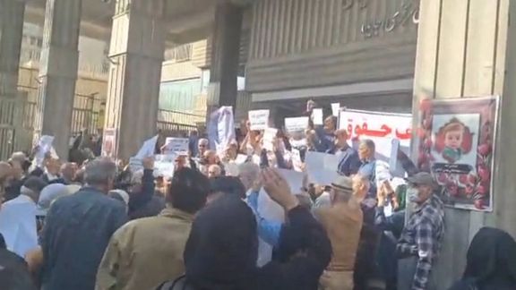 بازنشستگان معترض صنعت نفت و تامین اجتماعی در شهرهای مختلف کشور دست به تجمع زدند