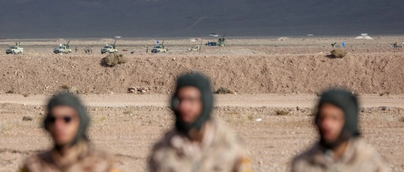 مقتل طيار وعميد بالحرس الثوري الإيراني في تحطم طائرة خلال مناورات ببلوشستان