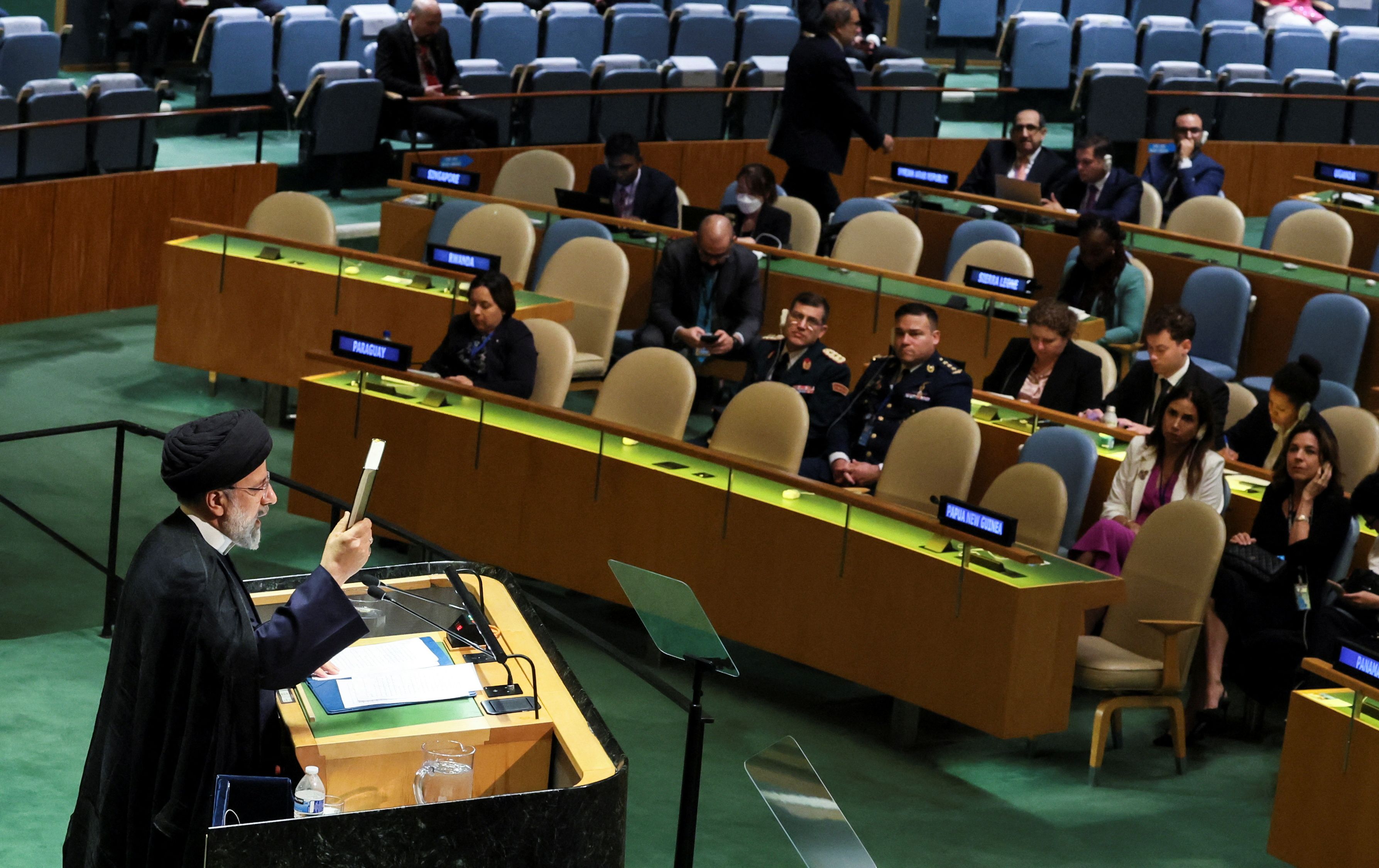 US Lawmakers Introduce Bill To Ban Entry Of Sanctioned Iran Officials