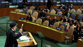 US Lawmakers Introduce Bill To Ban Entry Of Sanctioned Iran Officials