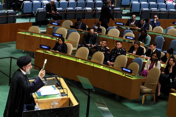 US Lawmakers Introduce Bill To Ban Entry Of Sanctioned Iran Officials