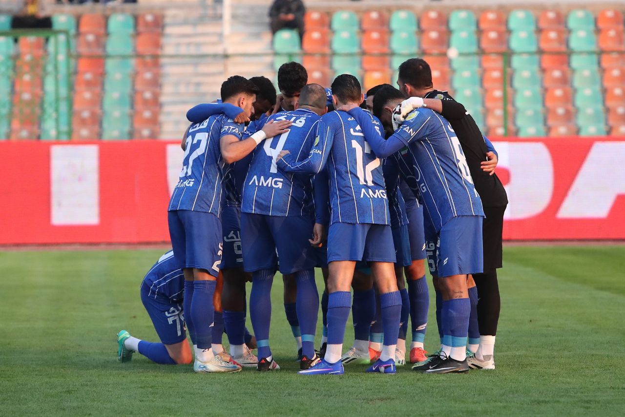 جلسه شبانه ۴ بازیکن استقلال با تاجرنیا پیش از بازی با سپاهان