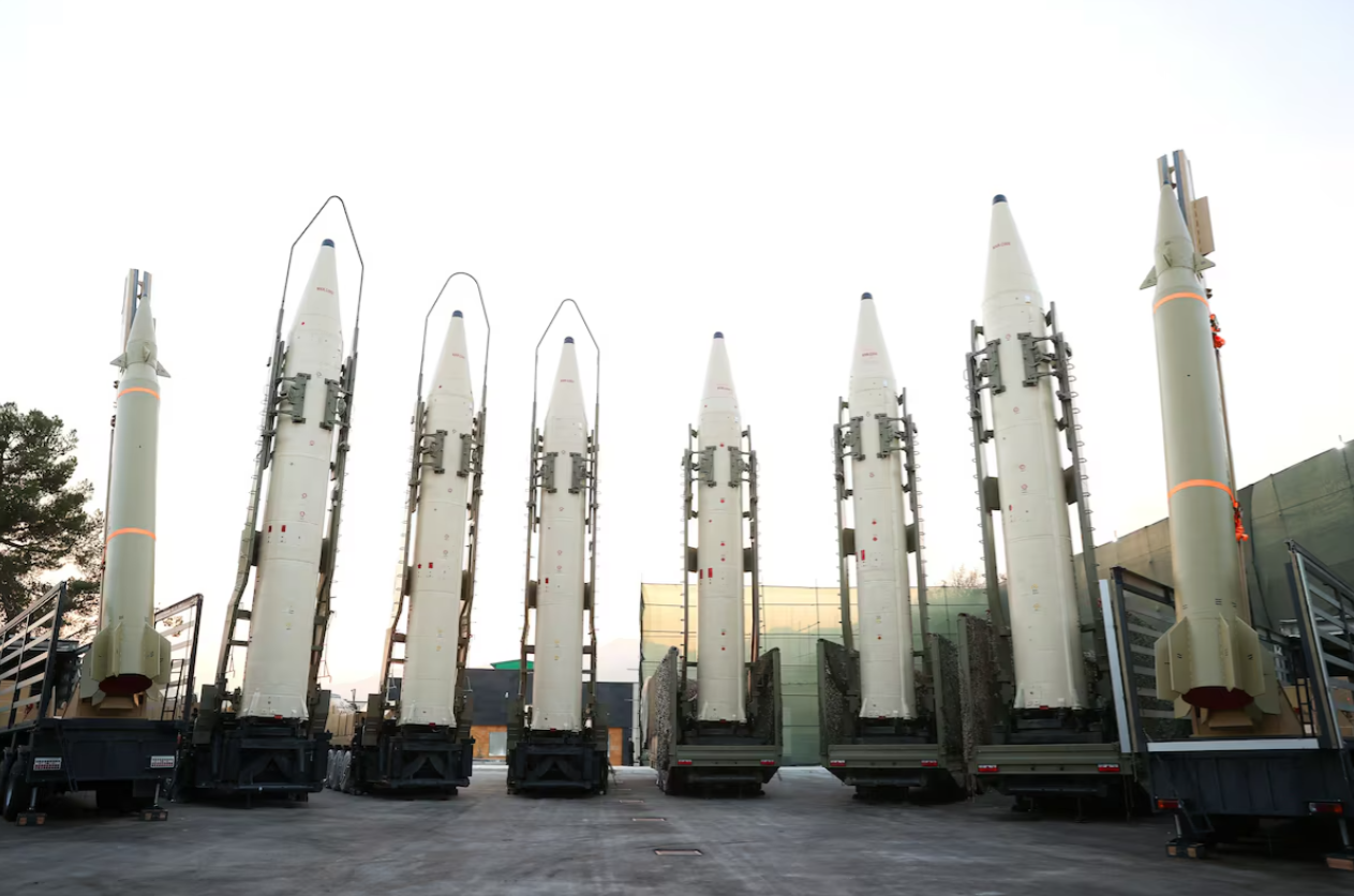 کشتی روسی مشکوک به حمل موشک‌های بالستیک ایران در بندری در دریای خزر دیده شد