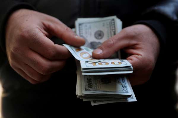قیمت سکه طلا به ۱۶۹ میلیون تومان و دلار به ۱۴۴ هزار تومان رسید