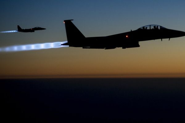 US carries out air strikes against Iran-linked targets in Syria