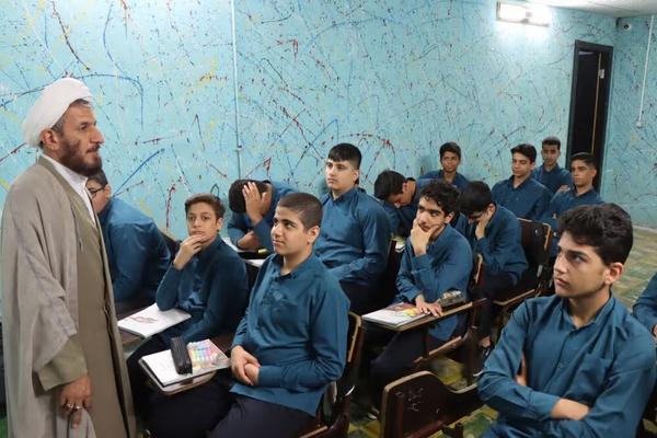 بسبب تفاقم أزمة الطاقة.. توجه لتحويل الطلاب في طهران إلى نظام "التعليم عن بعد"