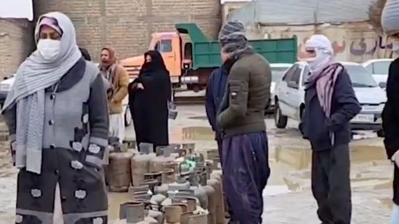 People in long lines for gas in capsules in Zabol, Sistan-Baluchestan province, on January 18