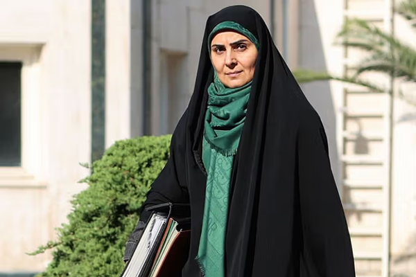 وزيرة الطرق الإيرانية ترفض التفتيش الأمني في مطار أردبيل وتقيل مديره بعد الواقعة