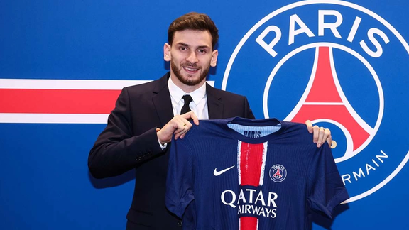 با اعلام رسمی باشگاه؛ خویچا کواراتسخلیا به پاریسنژرمن پیوست