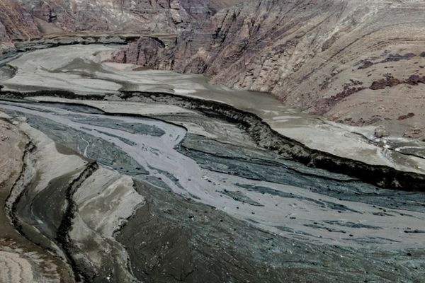 الإعلام الإيراني: 19 سدًا على وشك الجفاف الكامل